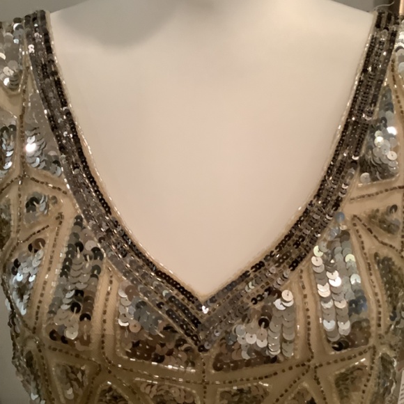 Camille La Vie Sequin top - fully lined with v-neck and side zipper.  New!! - Picture 9 of 10